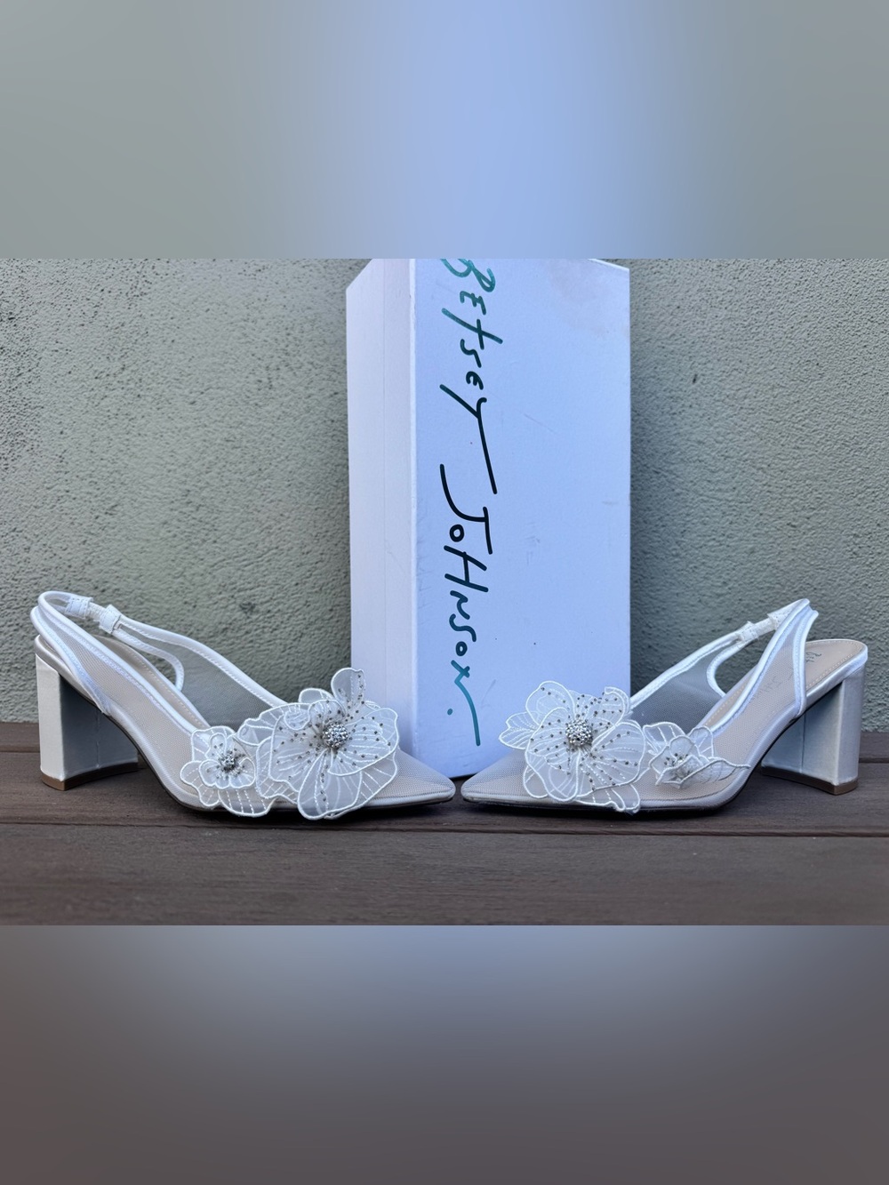 Betsey Johnson White Floral Appliqué Slingback Heels